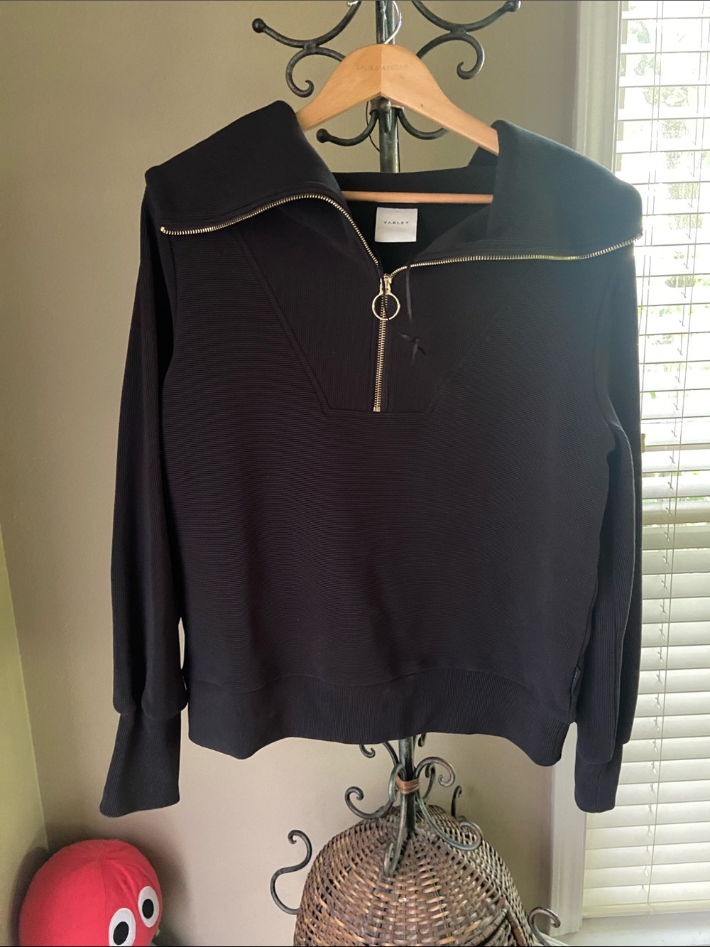 NWOT Varley Vine Cowl Black Half-Zip Pullover Gold Zipper Zip Up Sweatshirt M